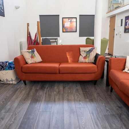 Stunning Mezzanine Apartment Near City Centre คาร์ดิฟฟ์ ภายนอก รูปภาพ