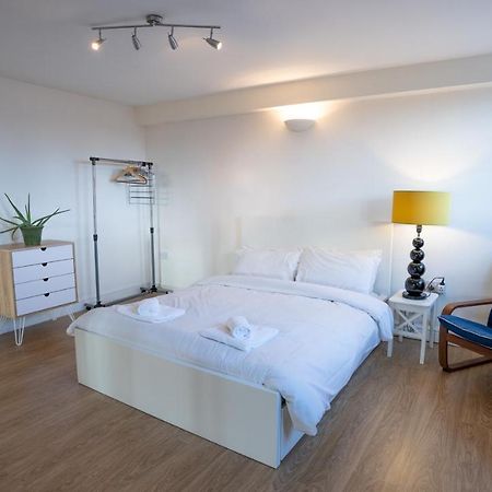 Stunning Mezzanine Apartment Near City Centre คาร์ดิฟฟ์ ภายนอก รูปภาพ