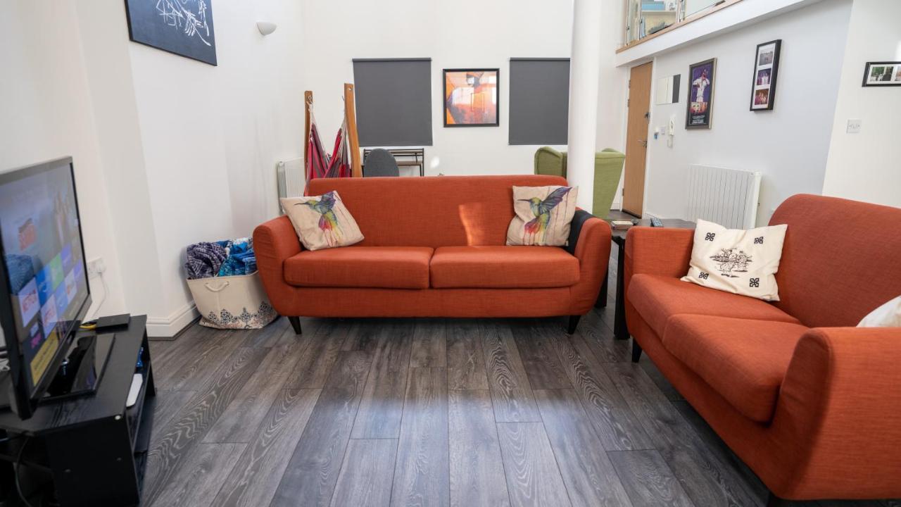 Stunning Mezzanine Apartment Near City Centre คาร์ดิฟฟ์ ภายนอก รูปภาพ