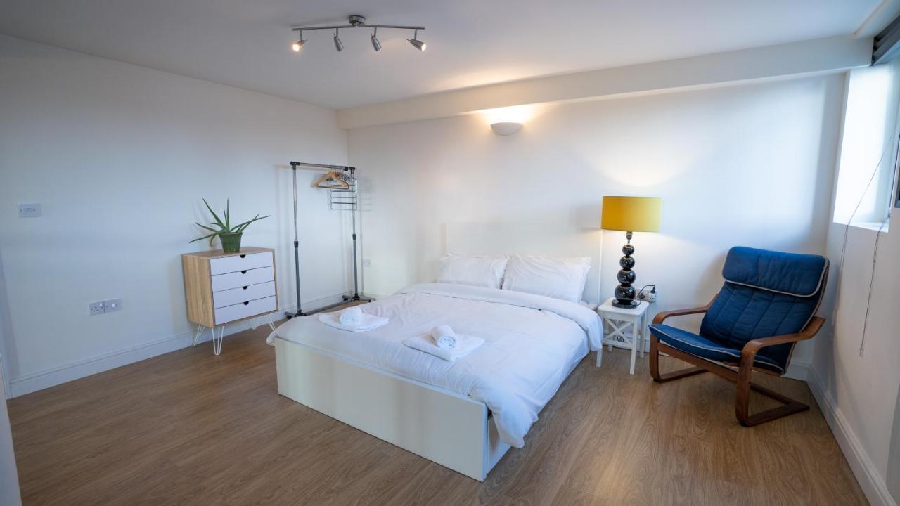 Stunning Mezzanine Apartment Near City Centre คาร์ดิฟฟ์ ภายนอก รูปภาพ