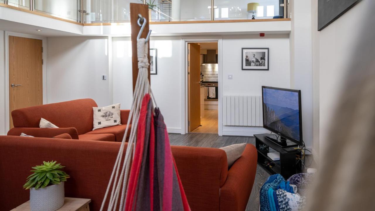 Stunning Mezzanine Apartment Near City Centre คาร์ดิฟฟ์ ภายนอก รูปภาพ