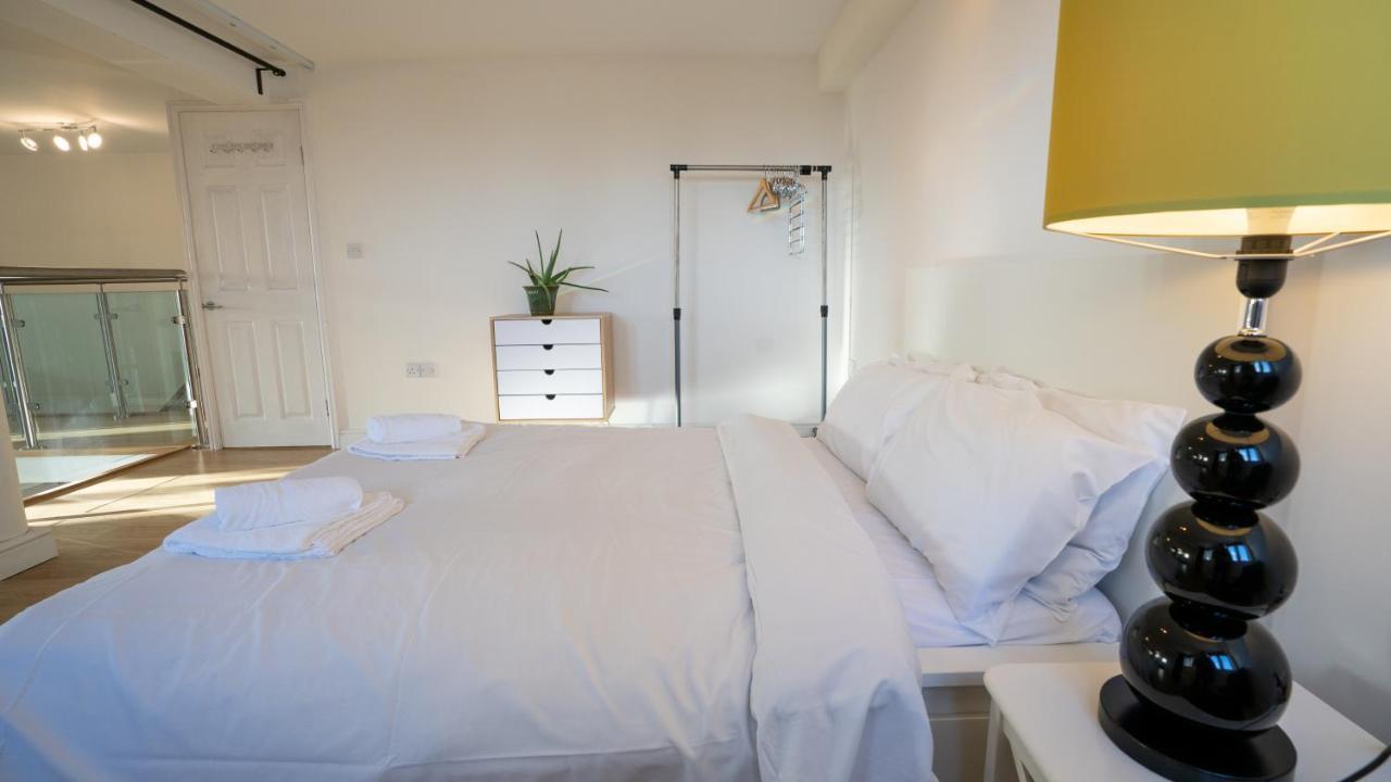 Stunning Mezzanine Apartment Near City Centre คาร์ดิฟฟ์ ภายนอก รูปภาพ