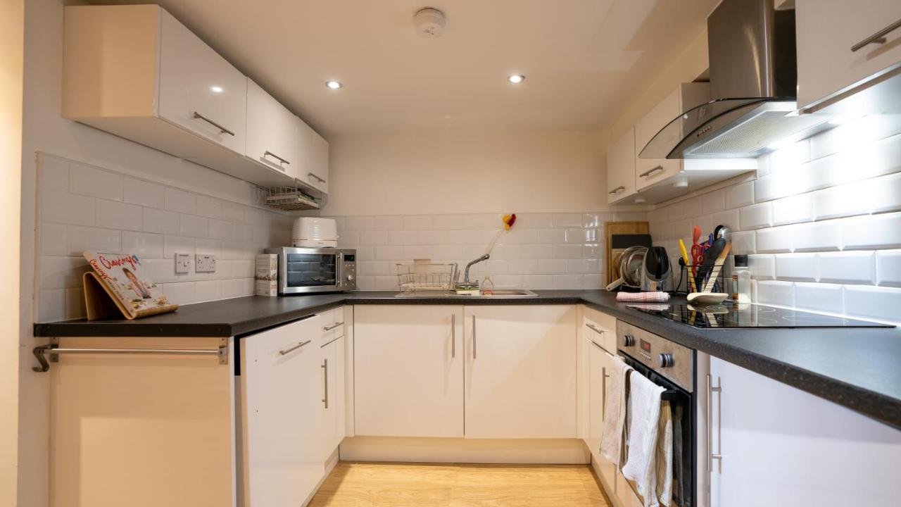 Stunning Mezzanine Apartment Near City Centre คาร์ดิฟฟ์ ภายนอก รูปภาพ